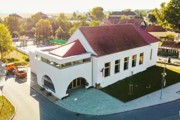 Veverské Knínice opravily chátrající sokolovnu, k 90. výročí vzniku