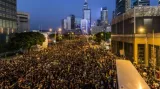 Zprávy ve 12: Masové protesty v Hongkongu neustávají