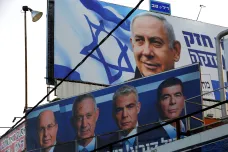 Silový Netanjahu, či umírněný Gantz? Izraelci volí parlament, Likud vzal do arabských okrsků skryté kamery