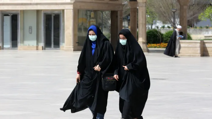 V Íránu během úterý podlehlo nemoci dalších 135 lidí