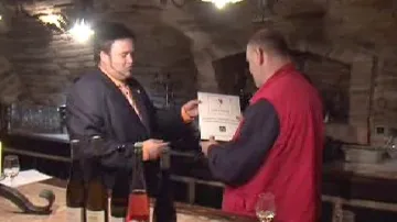Předání vinařského certifikátu