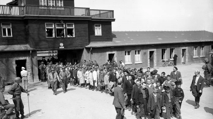 Osvobození Buchenwaldu v dubnu 1945