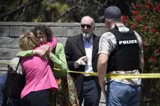 Střelec v synagoze u amerického San Diega zabil jednu ženu, další tři lidi zranil