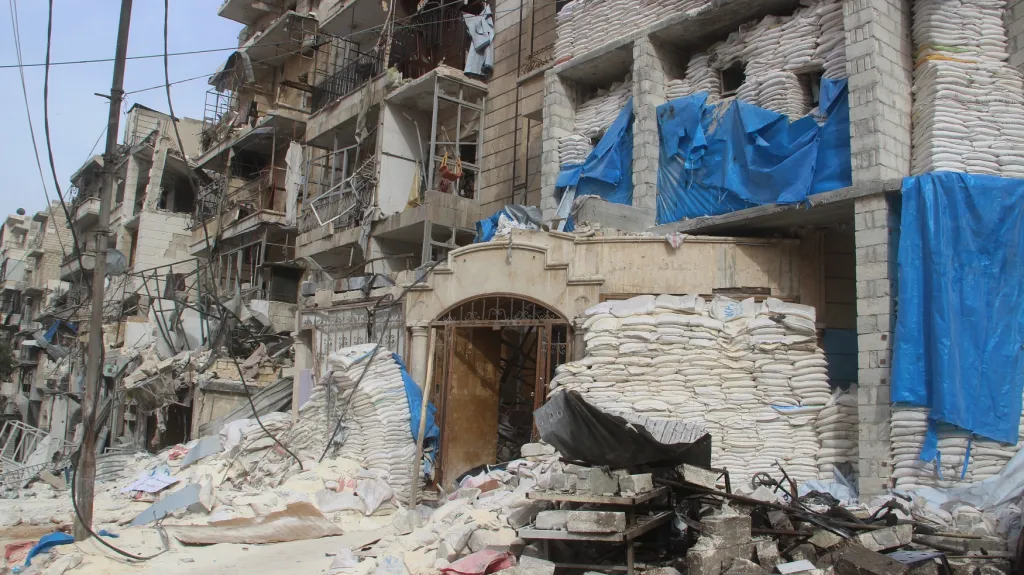 Zničená nemocnice v Aleppu