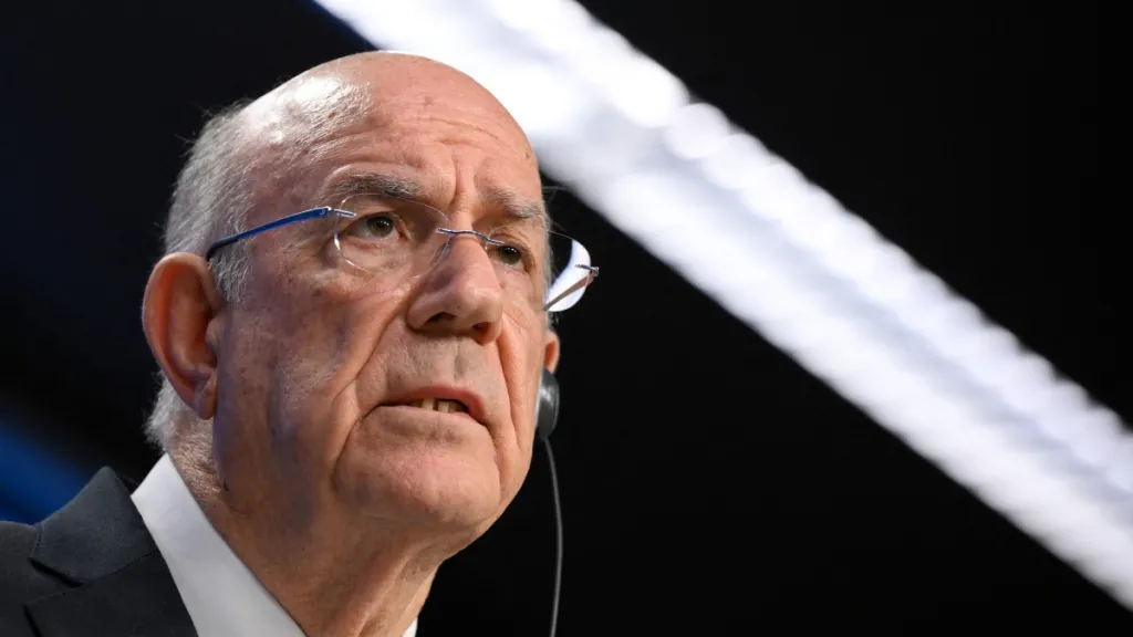 Kyperský ministr financí a prozatímní předseda Euroskupiny Makis Keravnos během zasedání Rady pro hospodářské a finanční záležitosti v sídle EU v Bruselu (20. ledna 2026)