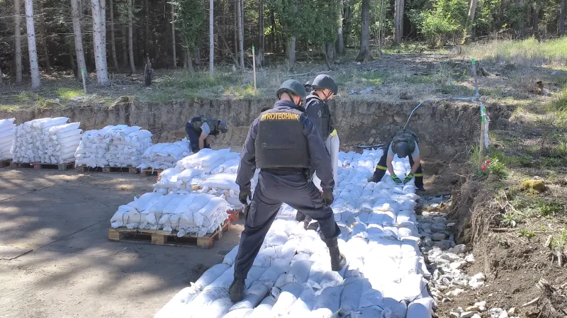 Přípravné práce v epicentru výbuchu ve Vrběticích