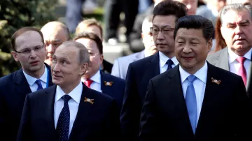 Ruský prezident Vladimir Putin se svým čínským protejškem