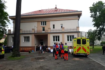 Studenti policejní školy v Sokolově náhle zkolabovali. Příčina je předmětem vyšetřování