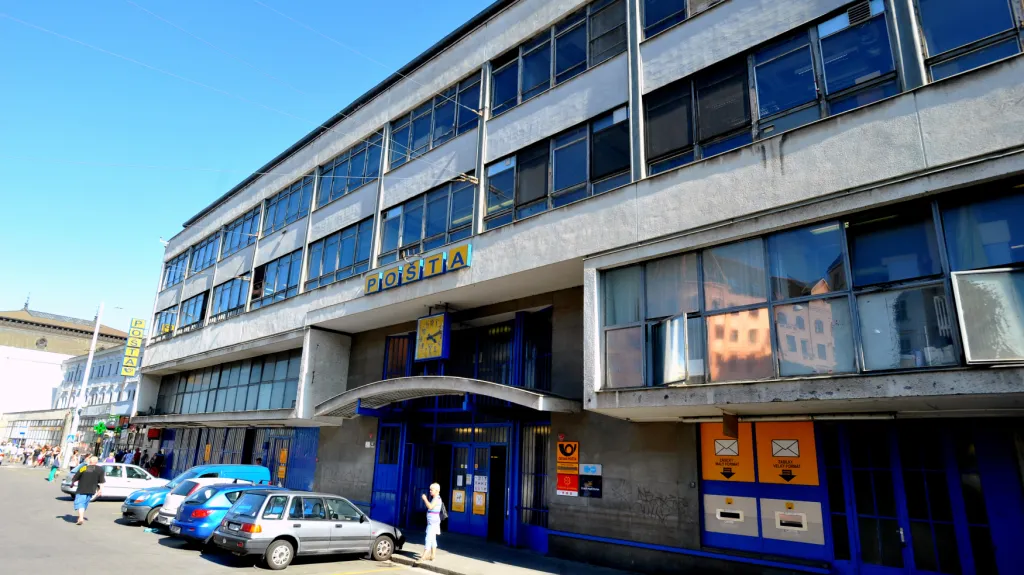 Budova České pošty u brněnského hlavního nádraží