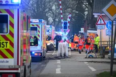 Útočník v regionálním vlaku v Německu zabil dva lidi, dalších sedm zranil