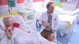Zdravotní klauni pomáhají dětským pacientům přijít na jiné myšlenky