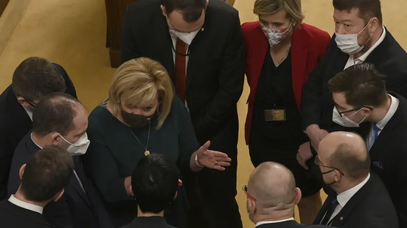 Poslanci jednali zatím 22 hodin