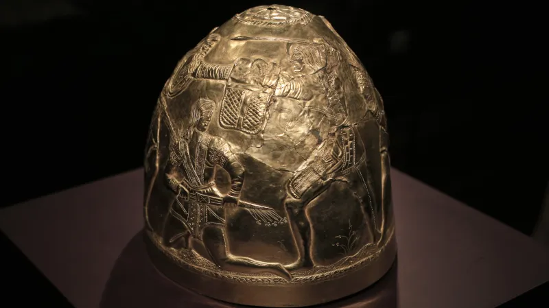 Zlatá helmice z krymského muzea