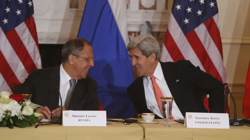 Sergej Lavrov a John Kerry