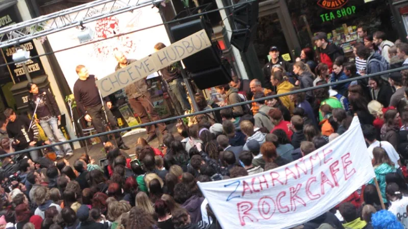 Happening na záchranu Rock Café