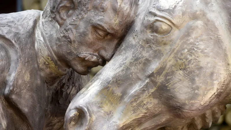 Pomník obětem jezdecké srážky u Střezetic