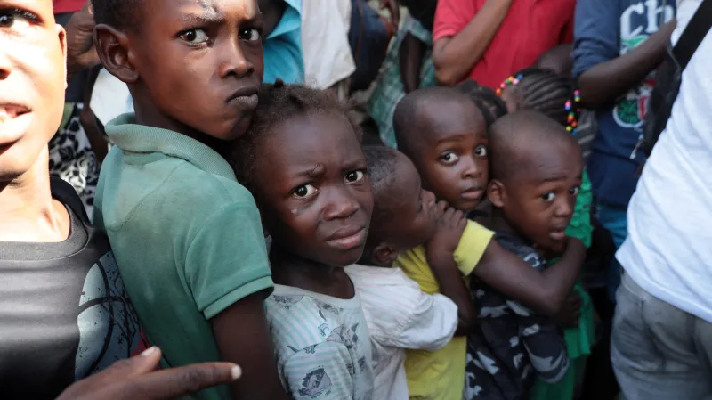 Děti vysídlené z centrálního Haiti kvůli násilí
