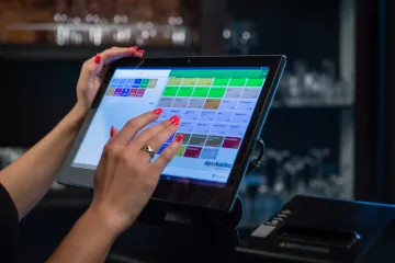 Podnikatelé s EET nemají jasno, kdy hlásit přerušení provozu. Bojí se půlmilionové pokuty