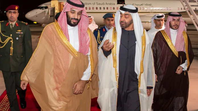 Saúdský princ bin Salmán po příletu do Abú Zabí