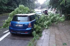Hasiči na jihu Moravy po bouřkách odčerpávali vodu i ze silnic