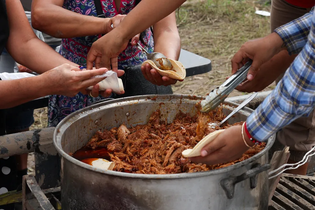 Podle mexického politika Antonia Ocaranzi měla vláda problém s počateční reakcí na celou událost