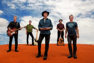Naše postele hoří. Australští rockeři Midnight Oil jedou na Colours