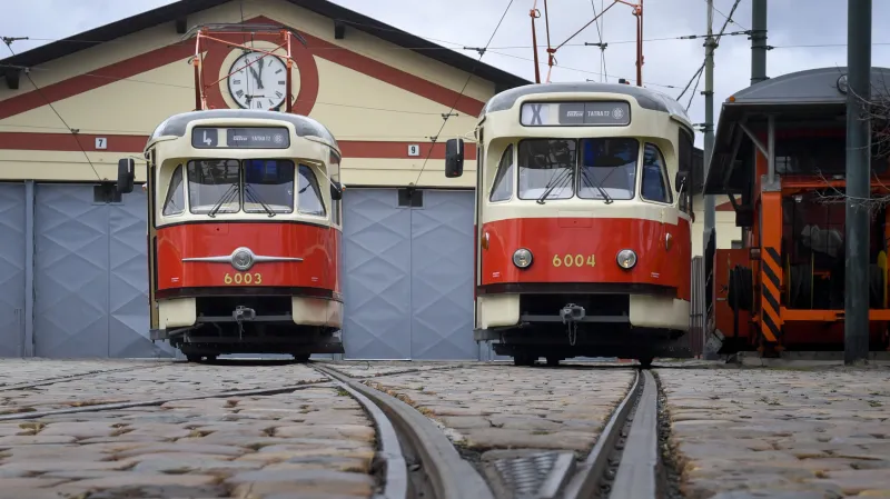 Tramvaje T2 při křtu ve vozovně Střešovice