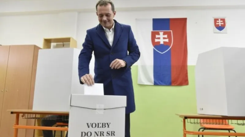 Radoslav Procházka volil v Trnavě,  Autor: Václav Šálek,  Zdroj: ČTK