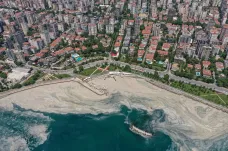 Moře u Istanbulu pokryl sliz. Škody mohou být nevratné