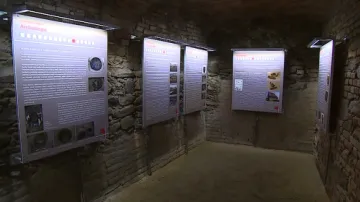 Podzemní expozice se věnují vinařství, archeologii a historii podzemí