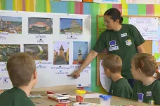 Společná výuka i zábava. Čeští a rakouští žáci poznávají v Dyjákovicích navzájem svou řeč a kulturu
