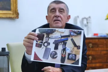 Ozbrojený muž, který na Úřadu vlády trval na setkání s Babišem, je nepříčetný. Policie případ odložila