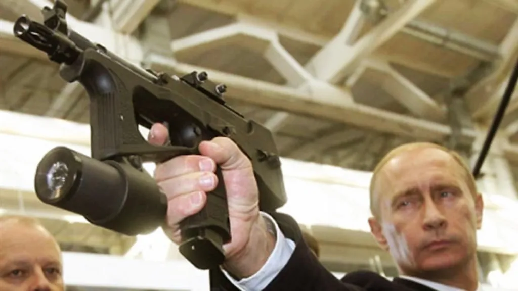Vladimir Putin nejde pro ránu daleko
