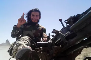 Strůjce útoků v Paříži zemřel během středeční razie, potvrdil prokurátor