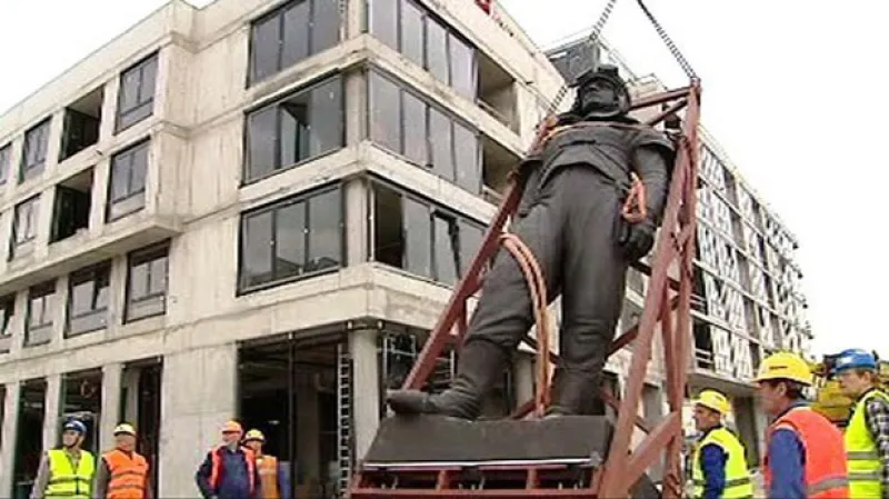 Socha Milana Rastislava Štefánika