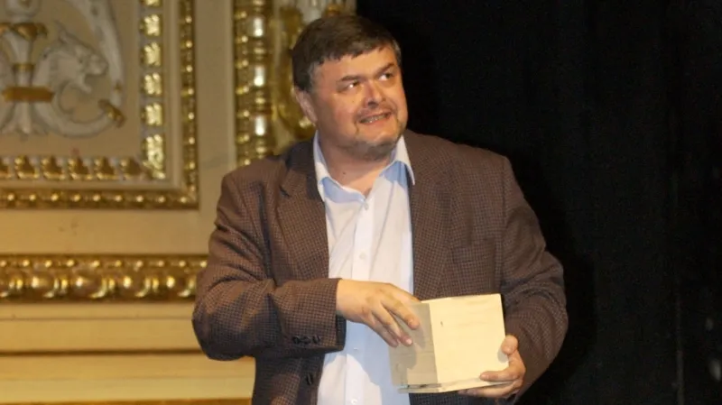 Ladislav Zeman s cenou Alfréda Radoka pro Divadlo roku