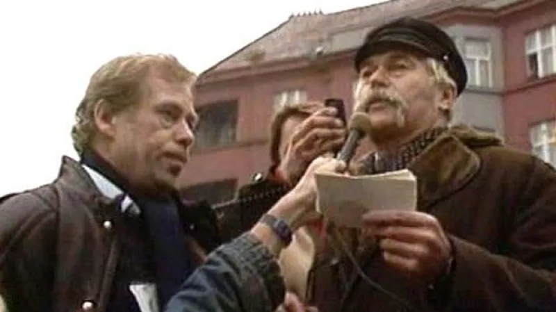 Demonstrace na Škroupově náměstí