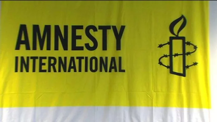 Rozhovor s Martinou Pařízkovou o výstavě Amnesty International