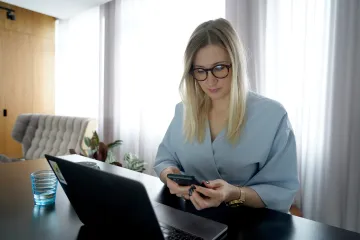 REPORTÁŽ: Za čtyři roky jednou na úřad. V Estonsku jde firmu založit za 15 minut ze sauny