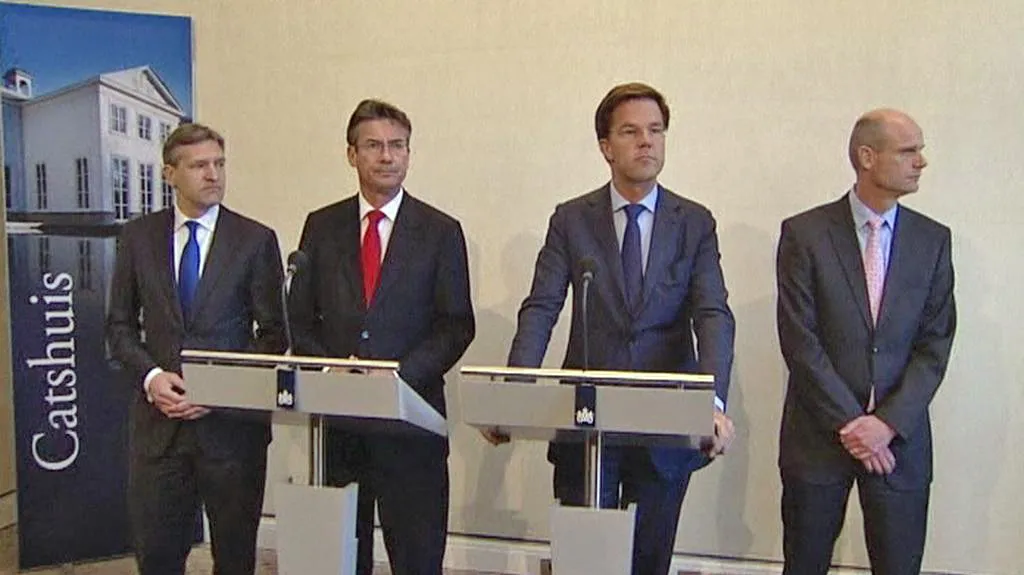 Nizozemský premiér Mark Rutte (druhý zprava)