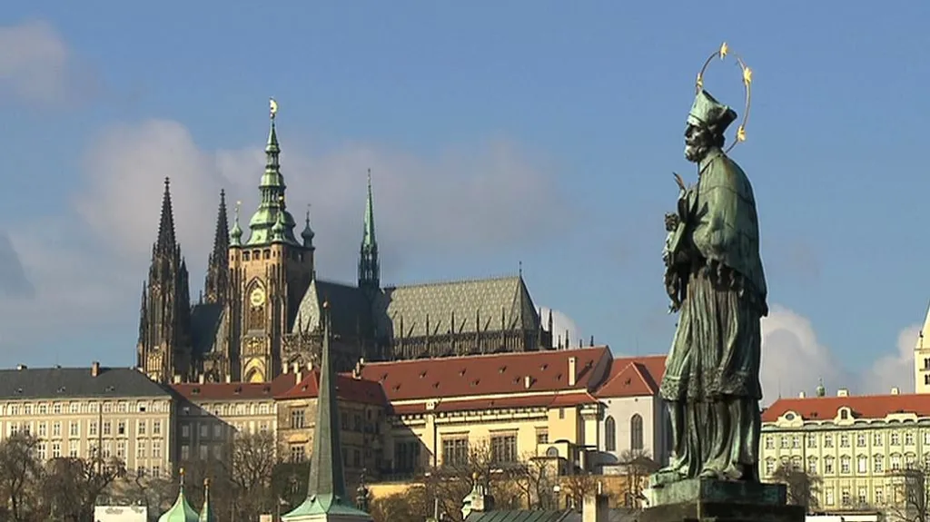 Socha Jana Nepomuckého na Karlově mostě