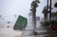 Hurikán Harvey nad Texasem zeslábl na tropickou bouři, dál hrozí katastrofální záplavy