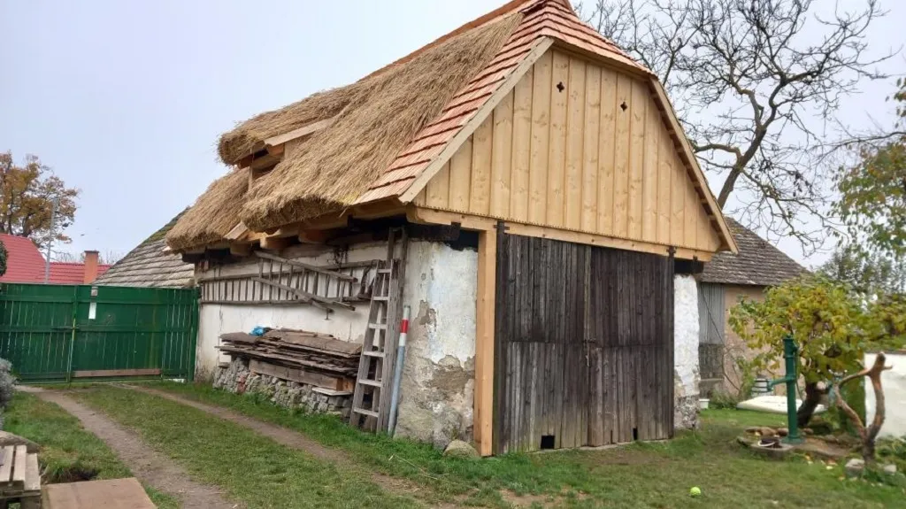 Špýchar v usedlosti v Myšticích