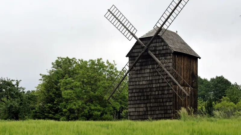 Větrný mlýn ve Velkých Těšanech na Kroměřížsku
