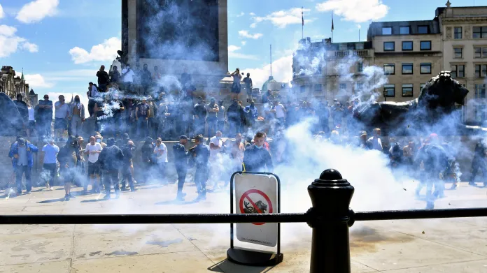 Protesty na Trafalgarském náměstí v Londýně