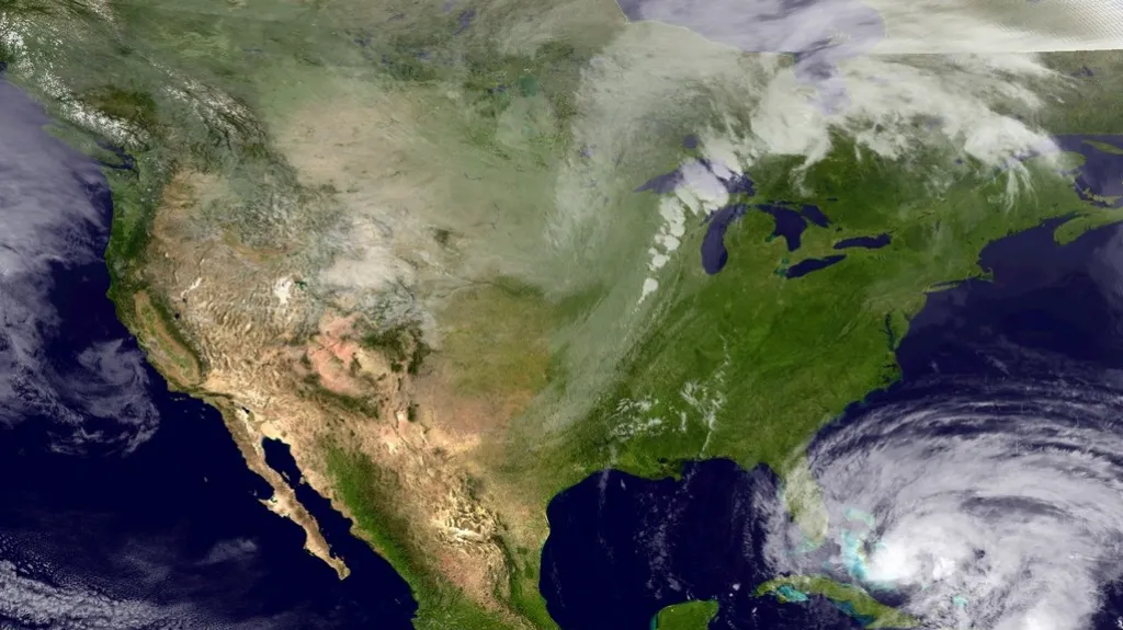 Hurikán Sandy míří k pobřeží Floridy