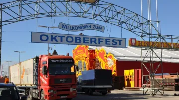 Přípravy na lletošní Oktoberfest