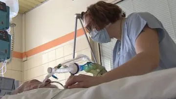 Spor o kompenzaci poplatků v nemocnicích pokračuje