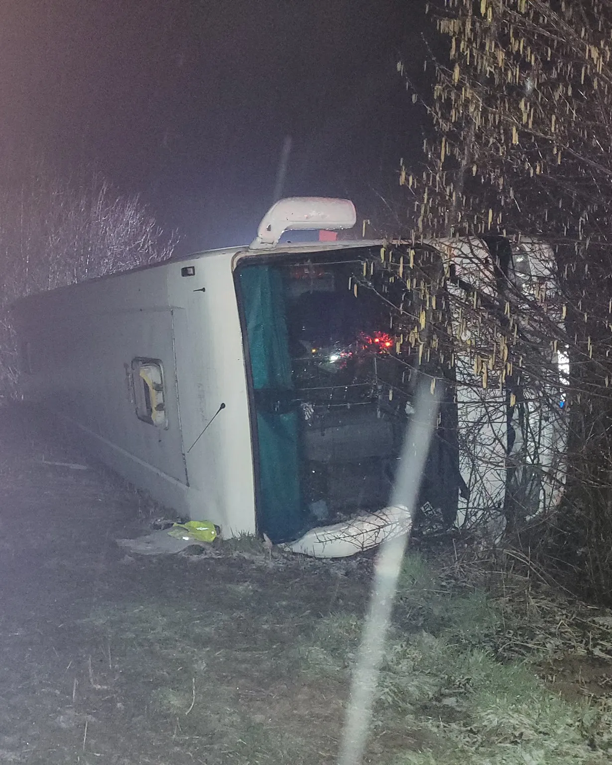 Devět lidí včetně sedmi dětí se zranilo při nehodě autobusu na Frýdecko-Místecku
