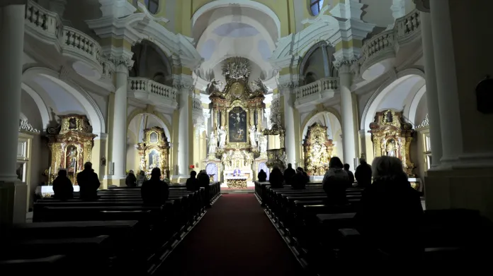 Mše za oběti nehody v karlovarském kostele sv. Máří Magdalény (8.3.2013)